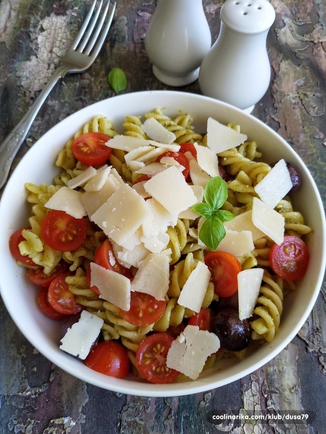 Fusilli with Pesto and Tomatoes — Coolinarika