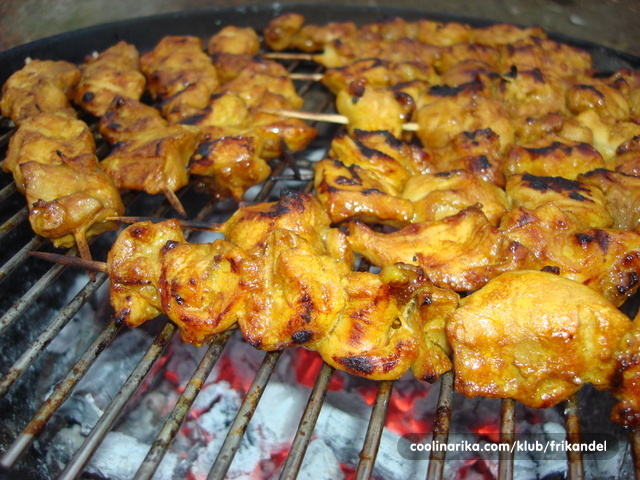 Pileći Ražnjići S Umakom Od Kikirikija Satay — Coolinarika