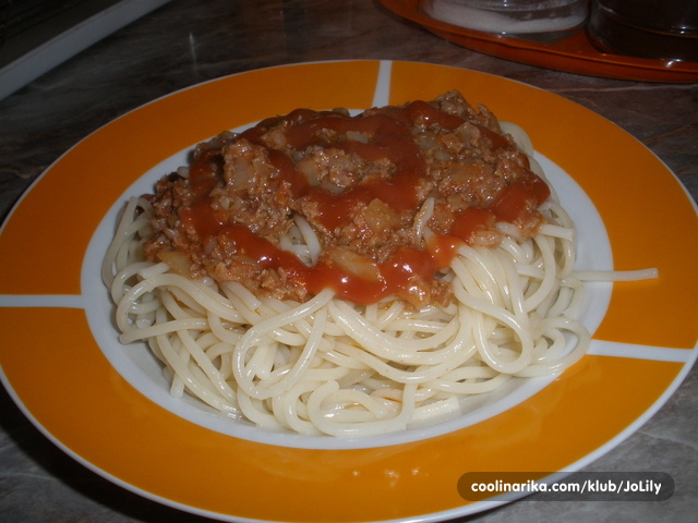 Špagete sa sosom od mlevenog mesa — Coolinarika